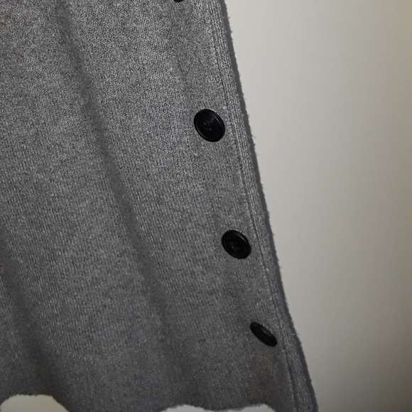 Liz Claiborne Sweater Buttons at the Side - Picture 5 of 5